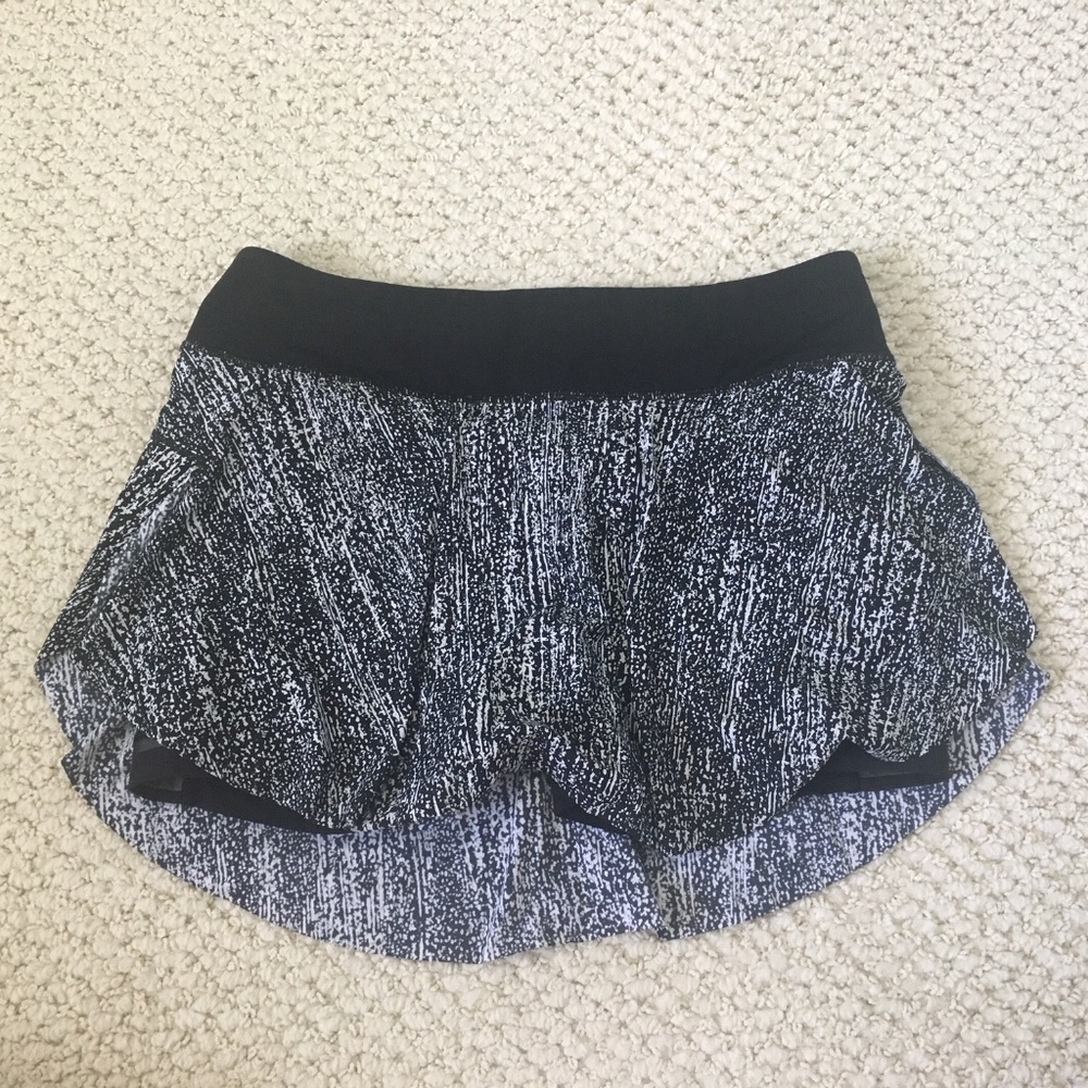 Lululemon Black and White Quick Pace Skirt
